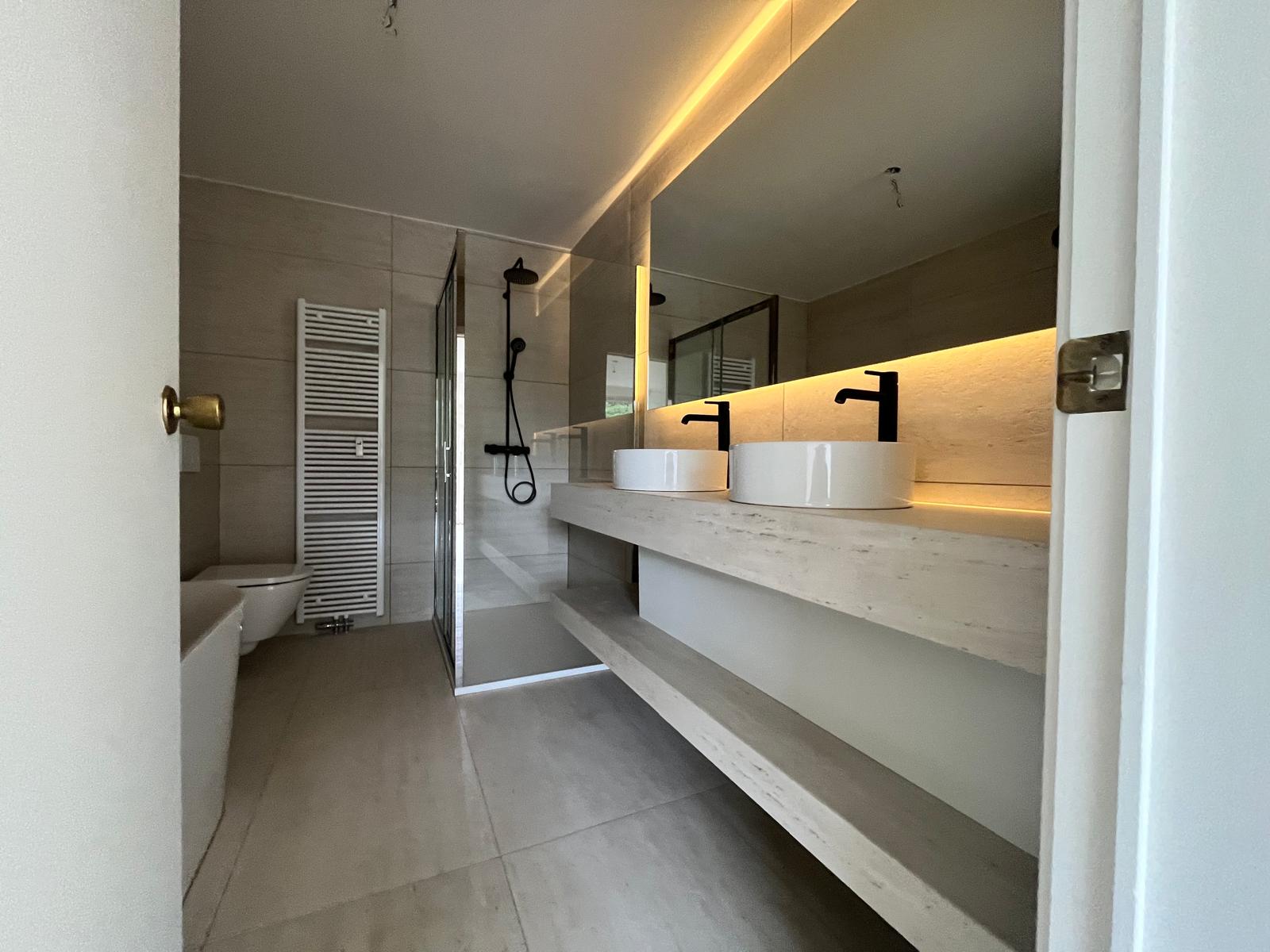 Leidingen badkamer vernieuwen voor een veilige, lekvrije basis