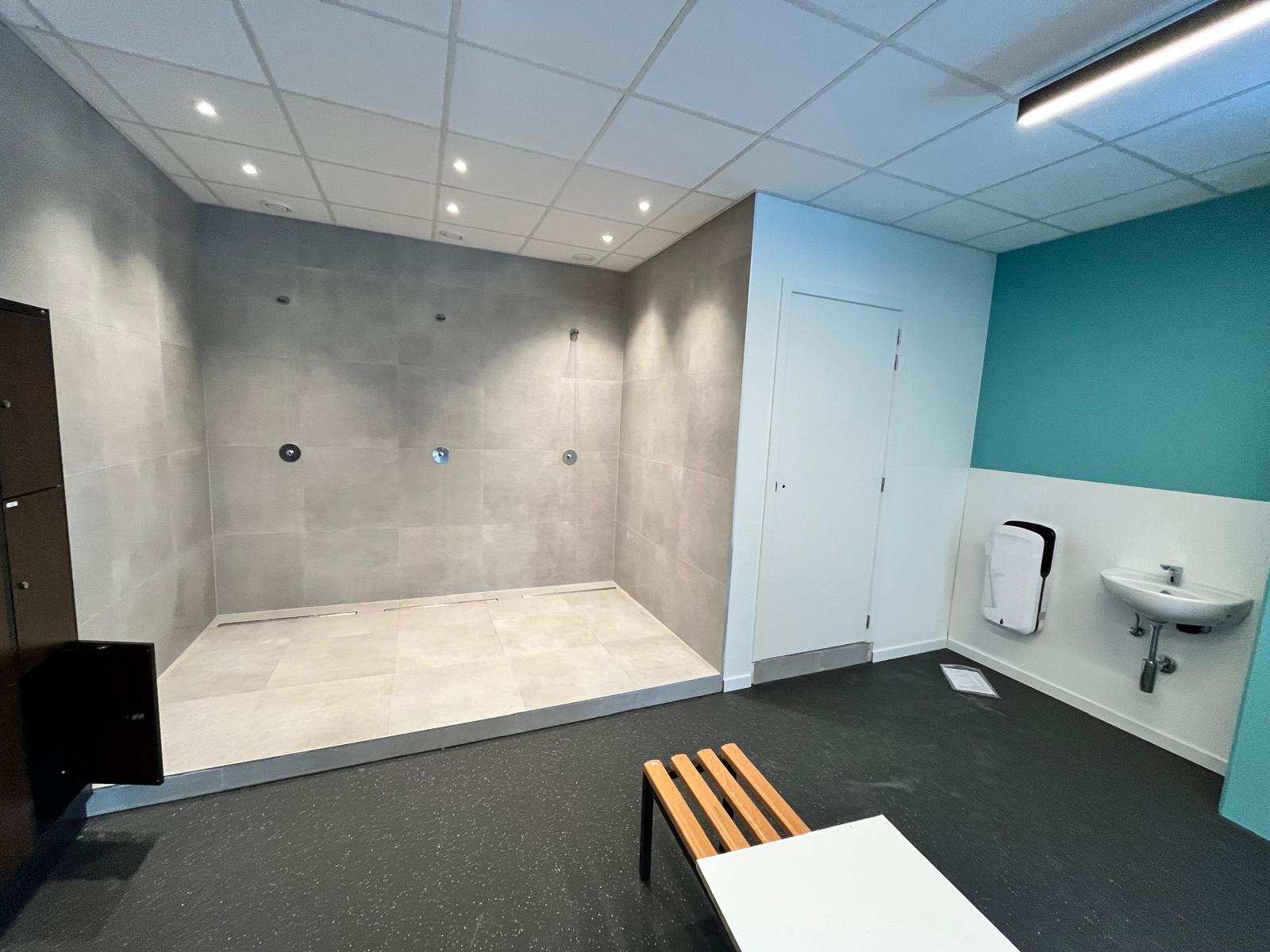 Elektriciteit plaatsen in de badkamer, veilig, logisch en netjes afgewerkt