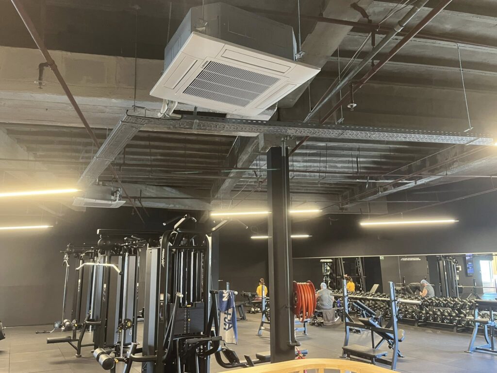 Airco-installatie voor commerciële fitnessruimte